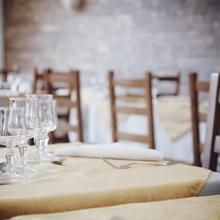 La Roseraie - & Restaurant